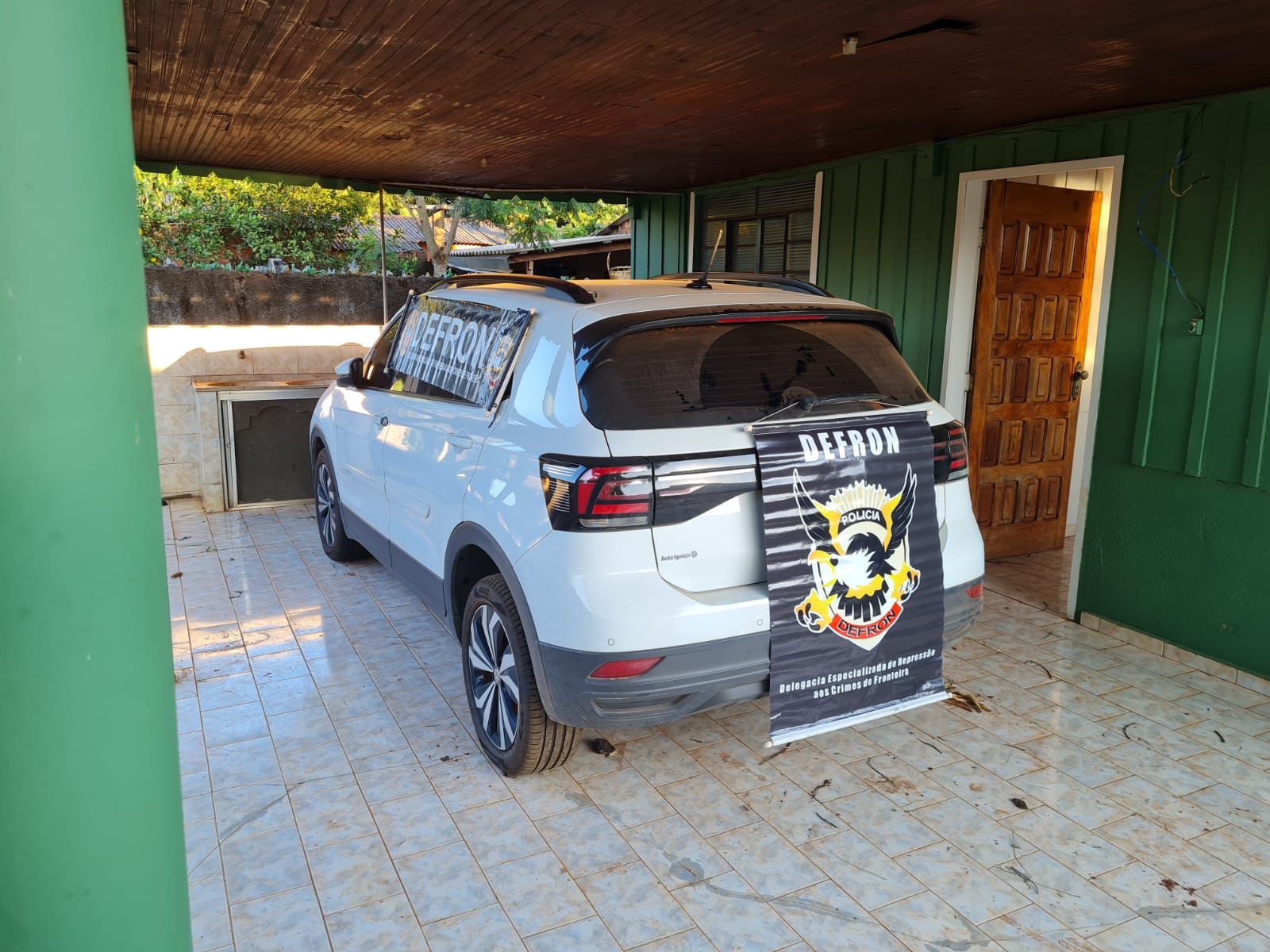 Ve&iacute;culo apreendido na fronteira - Foto: Defron/Divulga&ccedil;&atilde;o